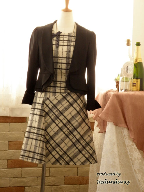 ホワイトのモードチェックAラインワンピース