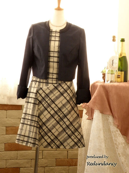 ホワイトのモードチェックAラインワンピース