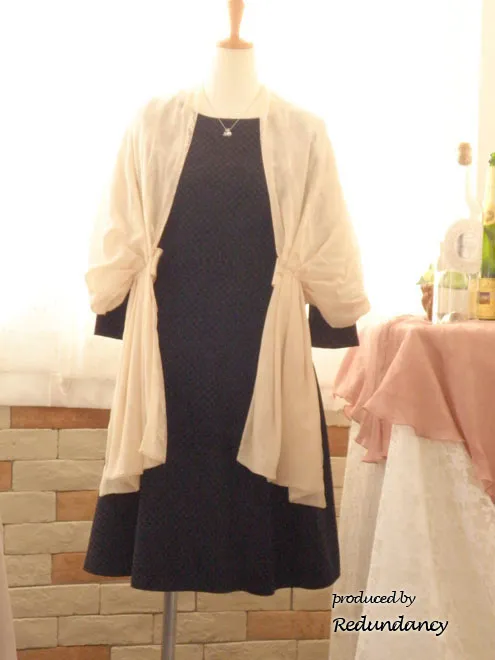 ブラックのフィット＆フレアワンピース