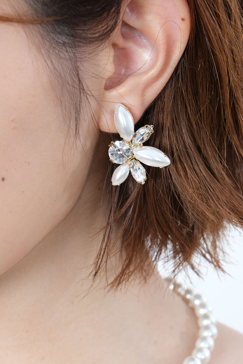 パール×ストーンのフラワーモチーフイヤリング