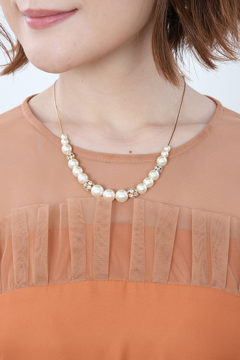 ゴールドチェーンのパール×ビジューボールネックレス