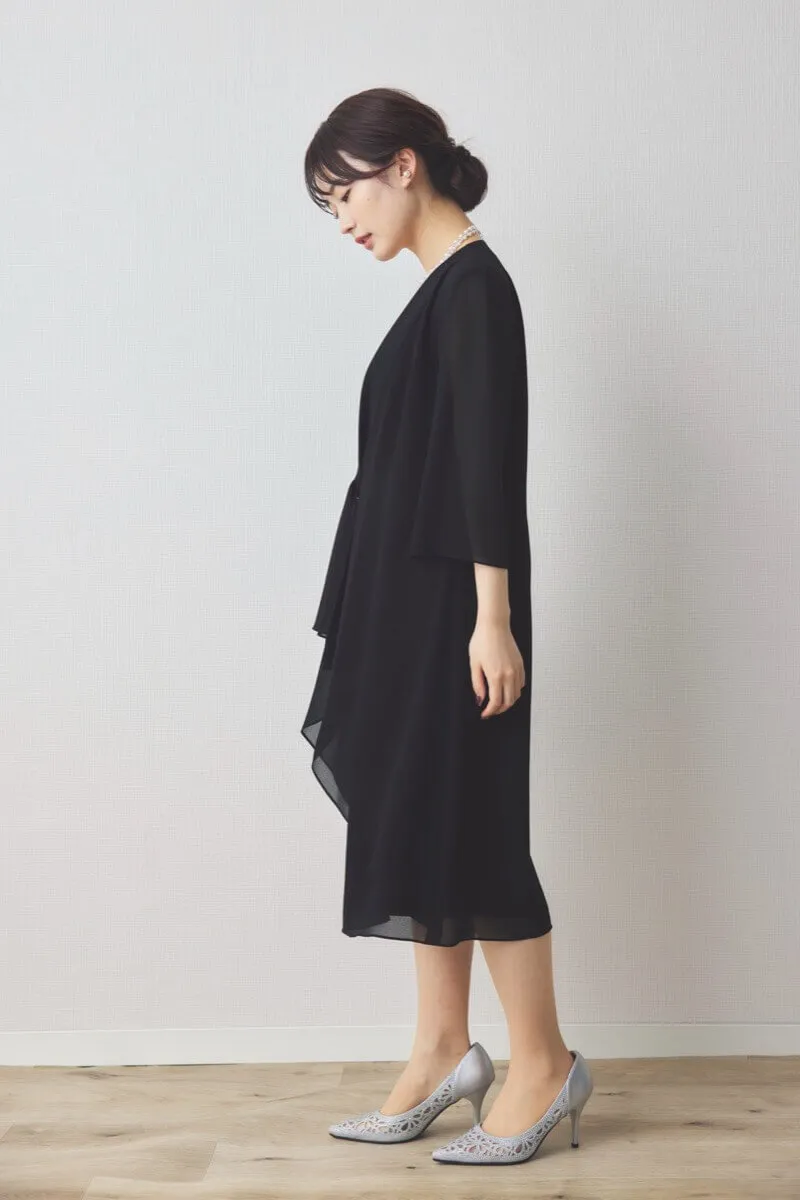 ブラックのシフォン地フォーマルドレス