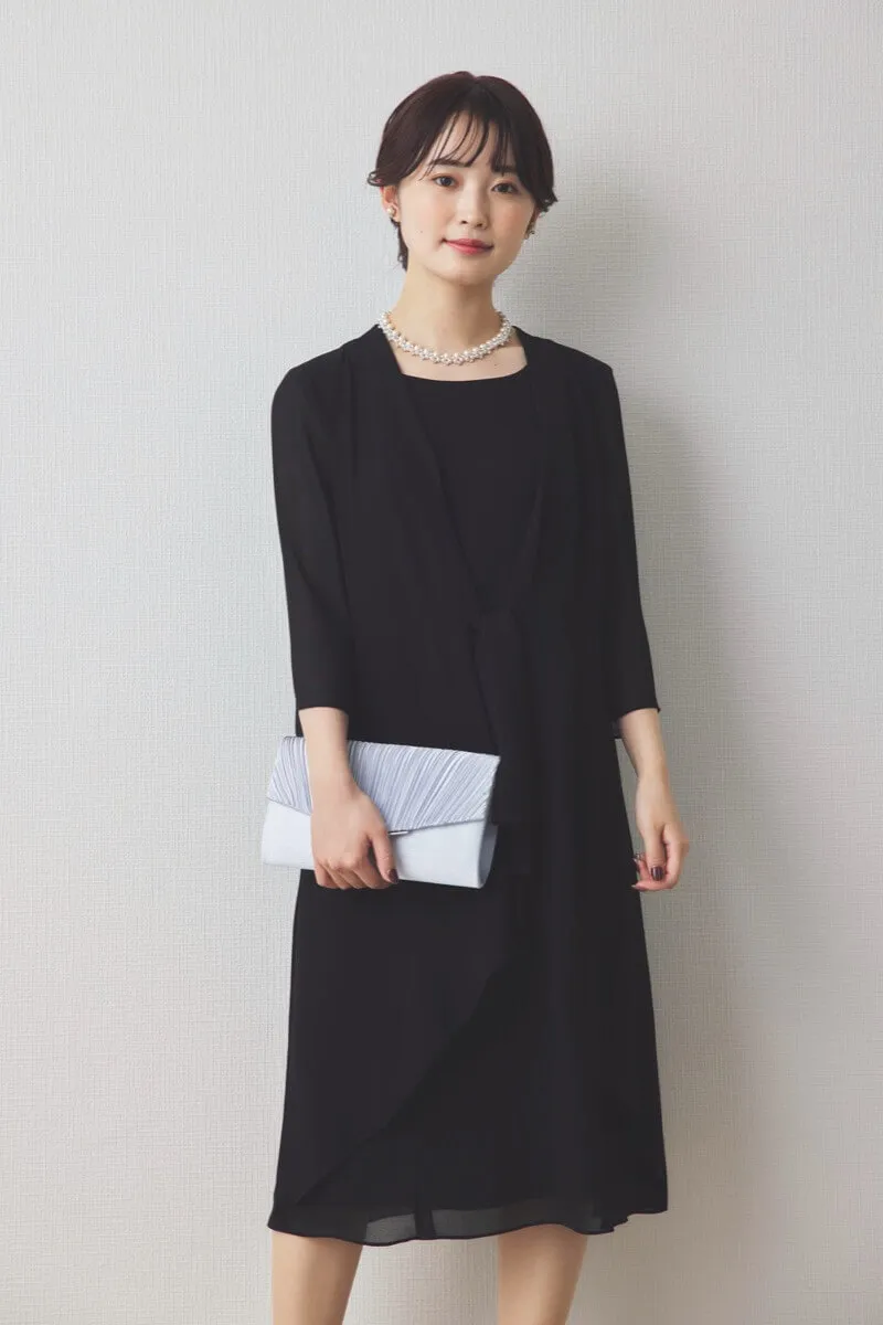 ブラックのシフォン地フォーマルドレス