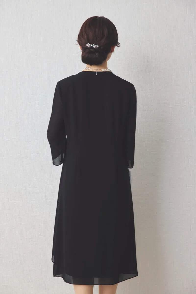 ブラックのシフォン地フォーマルドレス