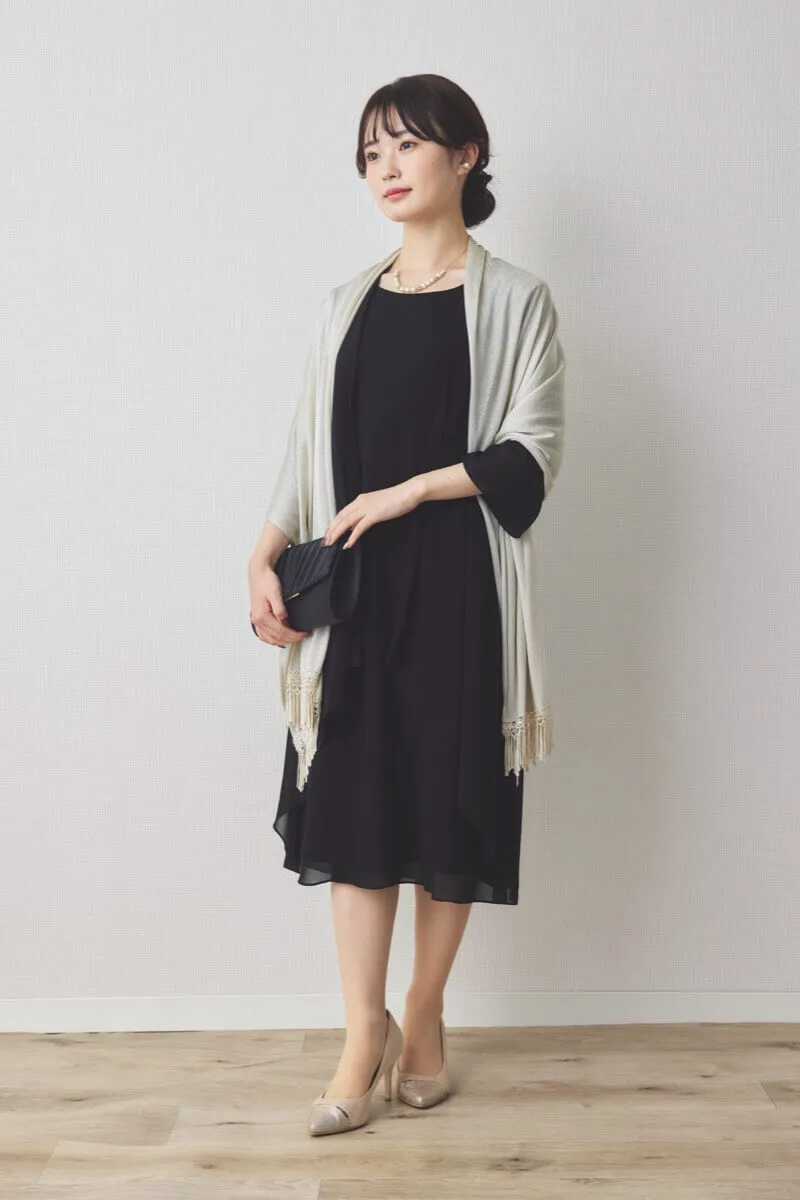 ブラックのシフォン地フォーマルドレス