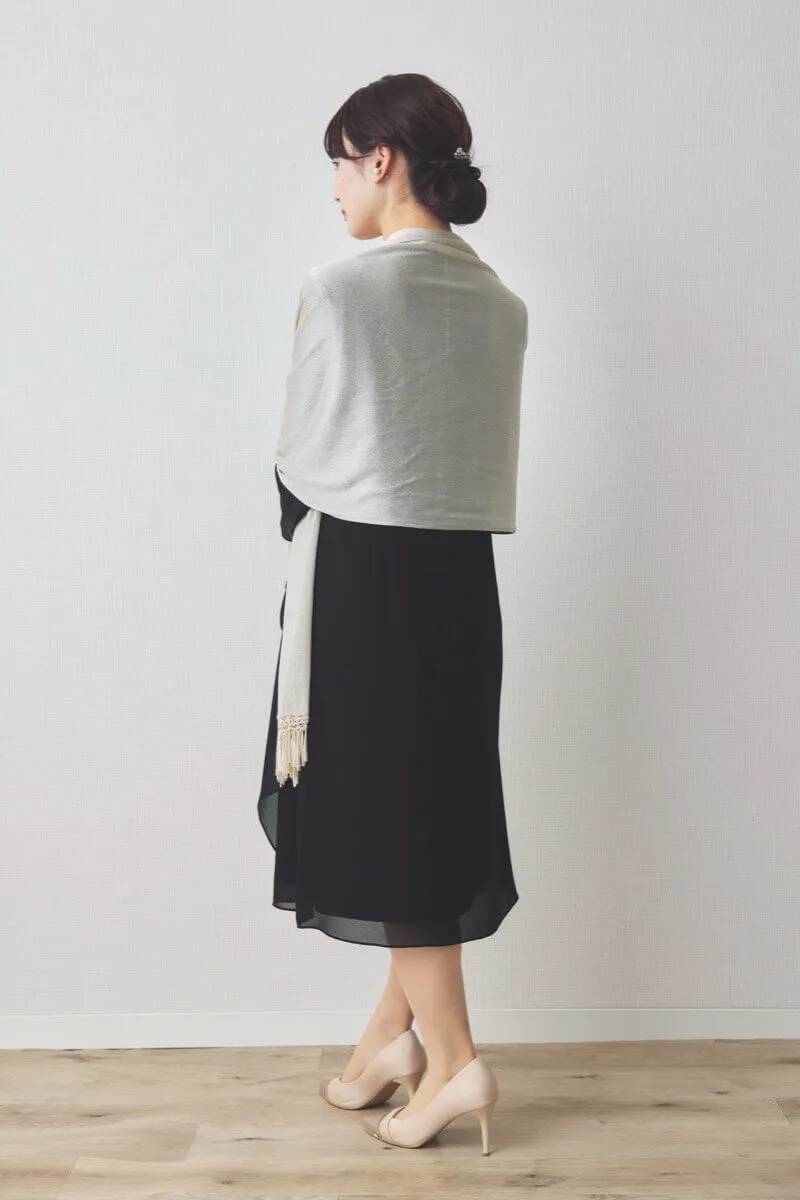 ブラックのシフォン地フォーマルドレス