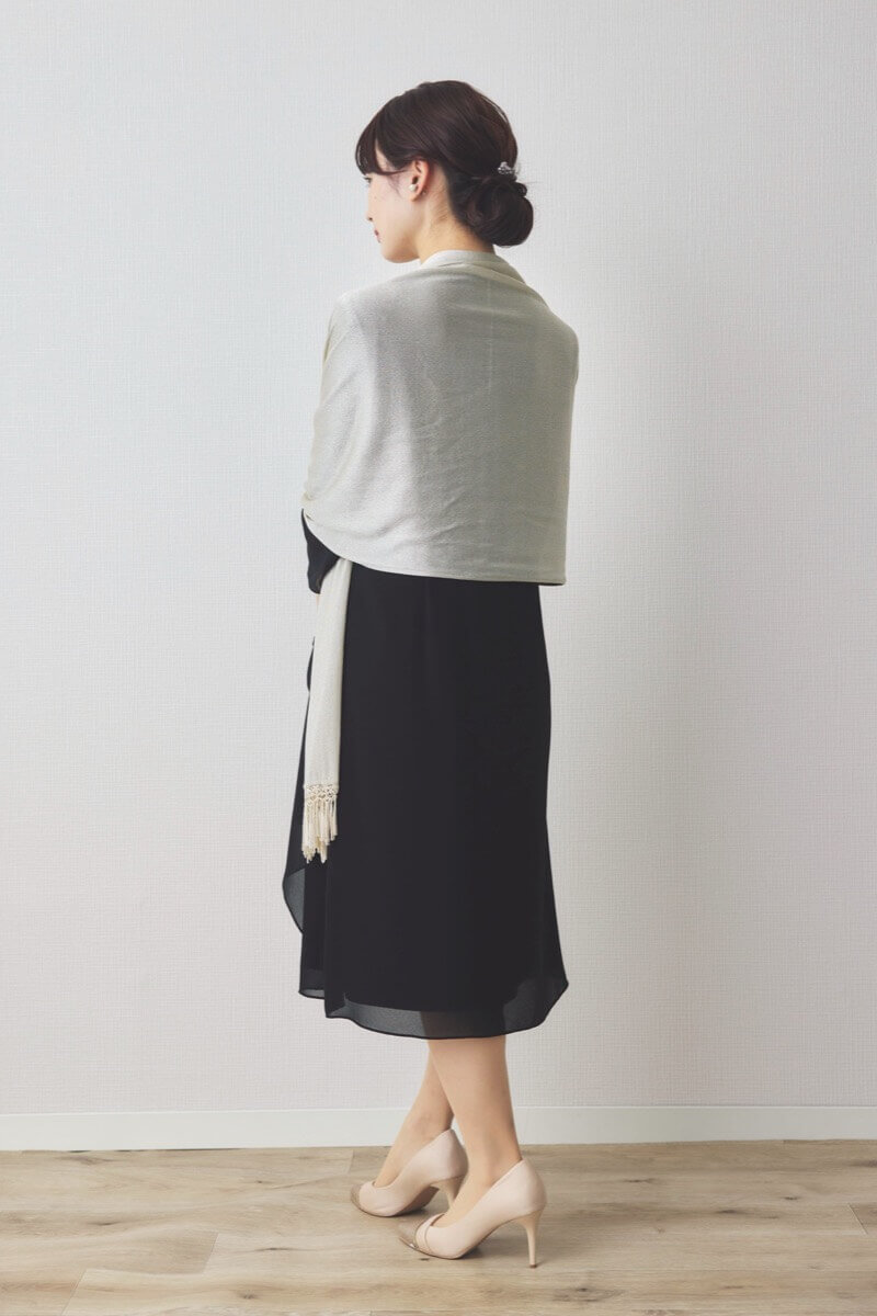 ブラックのシフォン地フォーマルドレス