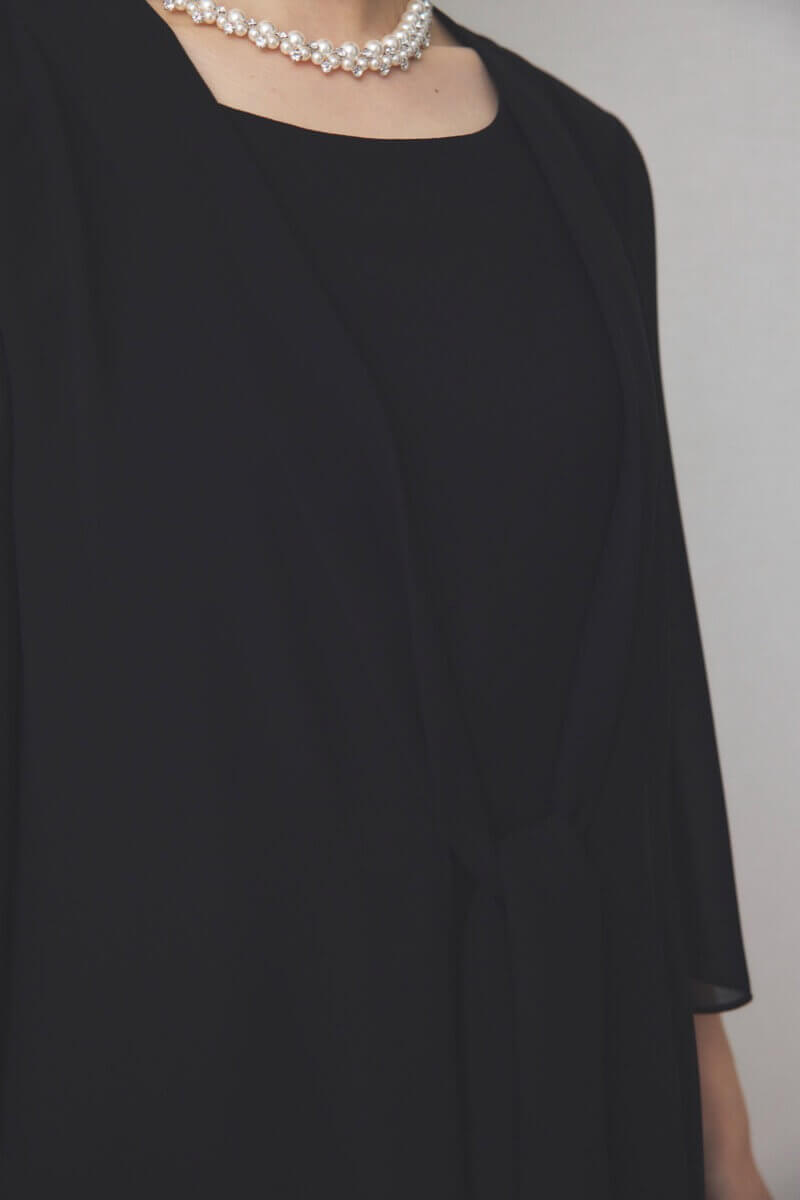 ブラックのシフォン地フォーマルドレス