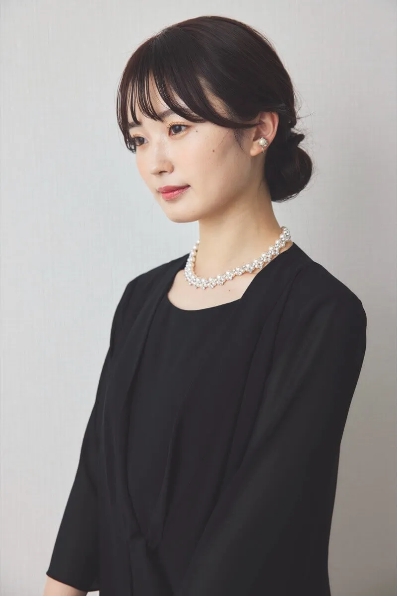 ブラックのシフォン地フォーマルドレス