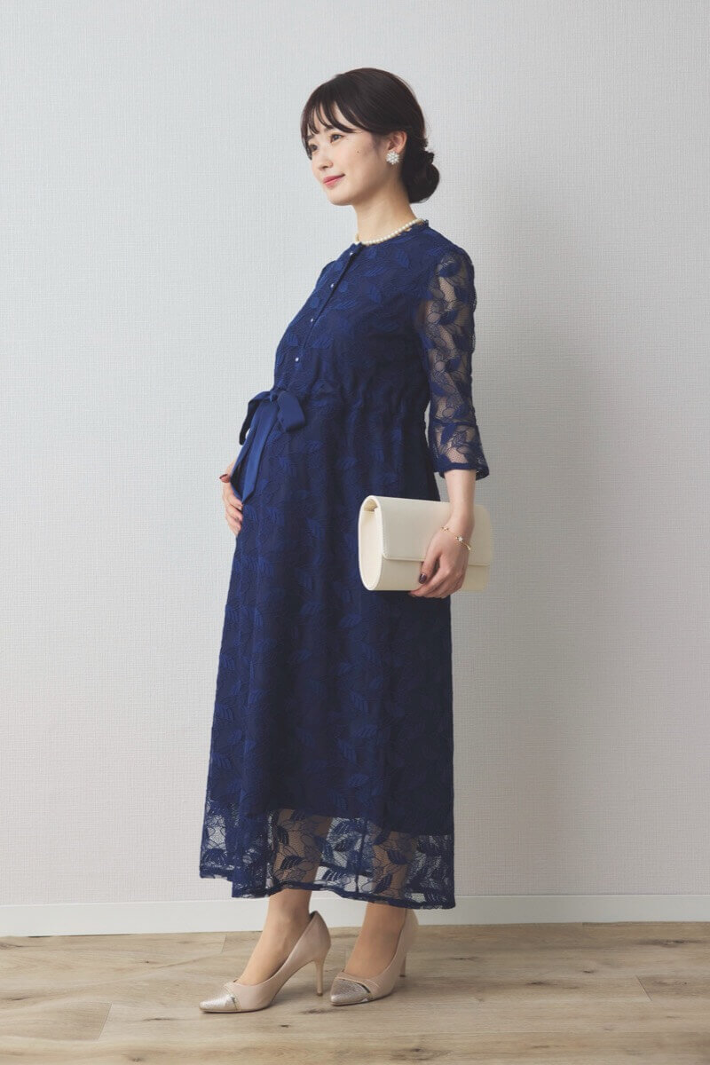 ネイビーの前開き総レースマタニティドレス
