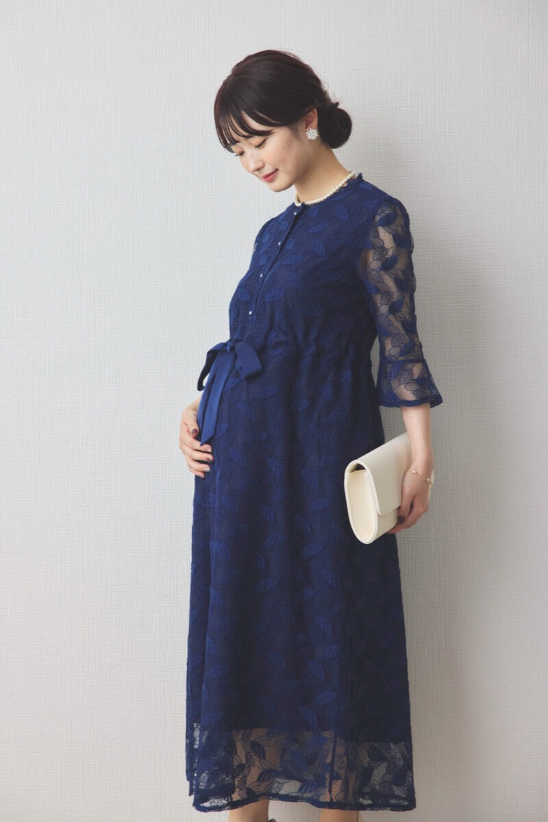 ネイビーの前開き総レースマタニティドレス