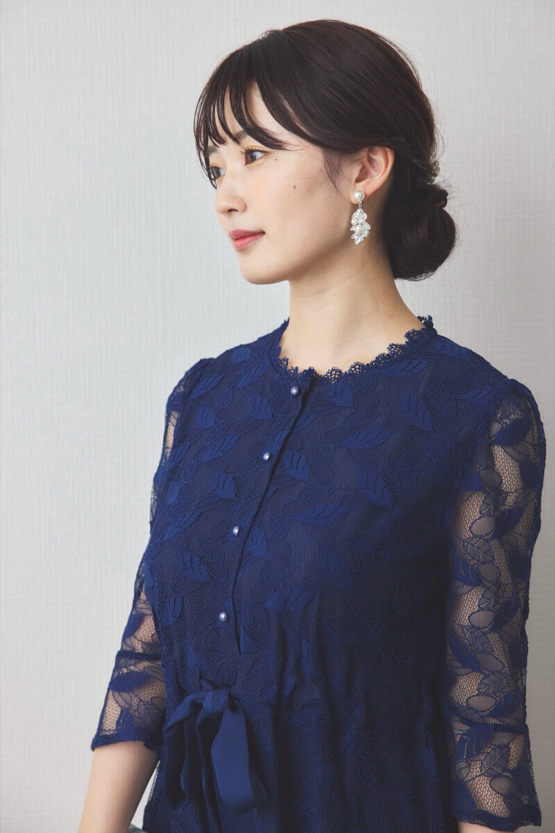 ネイビーの前開き総レースマタニティドレス
