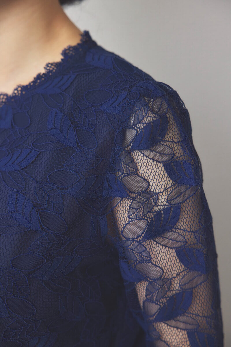 ネイビーの前開き総レースマタニティドレス