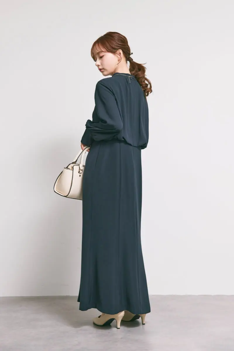ネイビーのシフォンドッキングマーメイドドレス