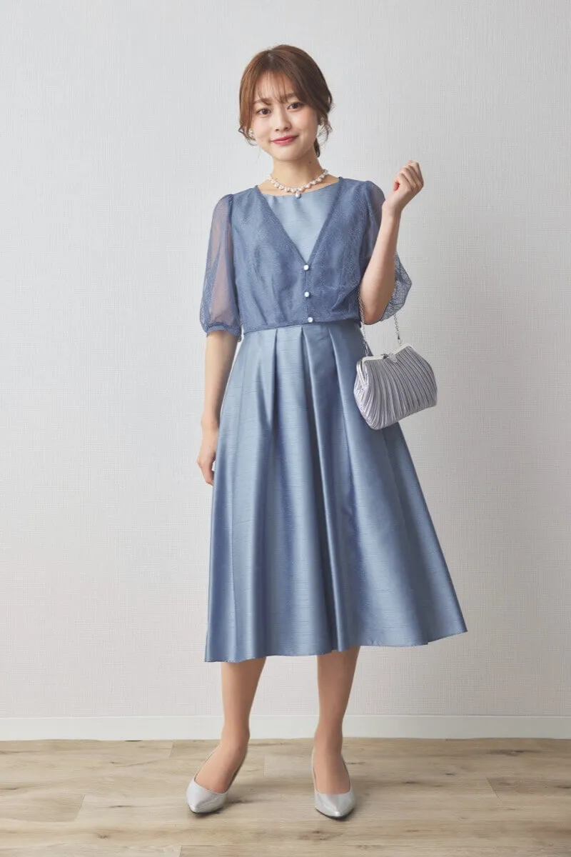 ブルーのレースボレロ付きシャンタンドレス
