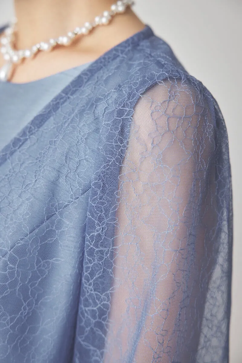 ブルーのレースボレロ付きシャンタンドレス