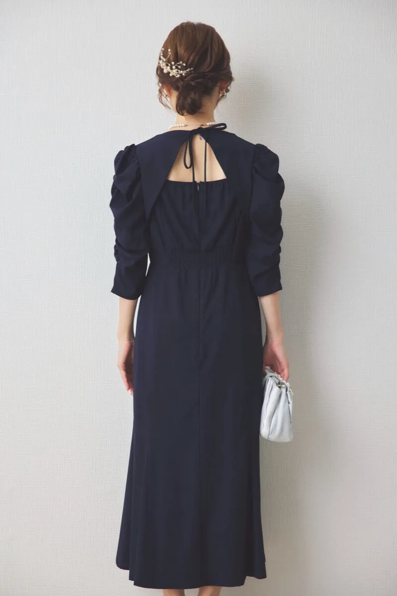 ネイビーのギャザースリーブバックシャンドレス