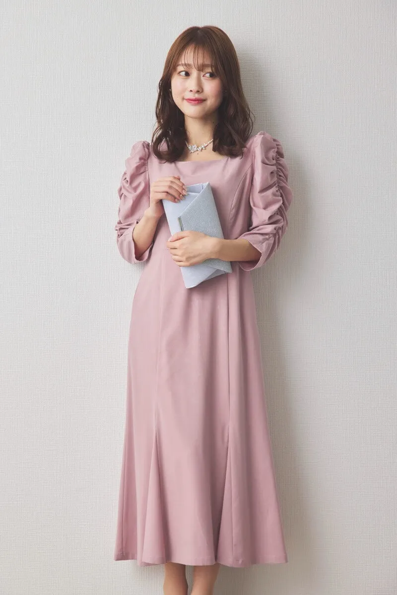 ピンクのギャザースリーブバックシャンドレス