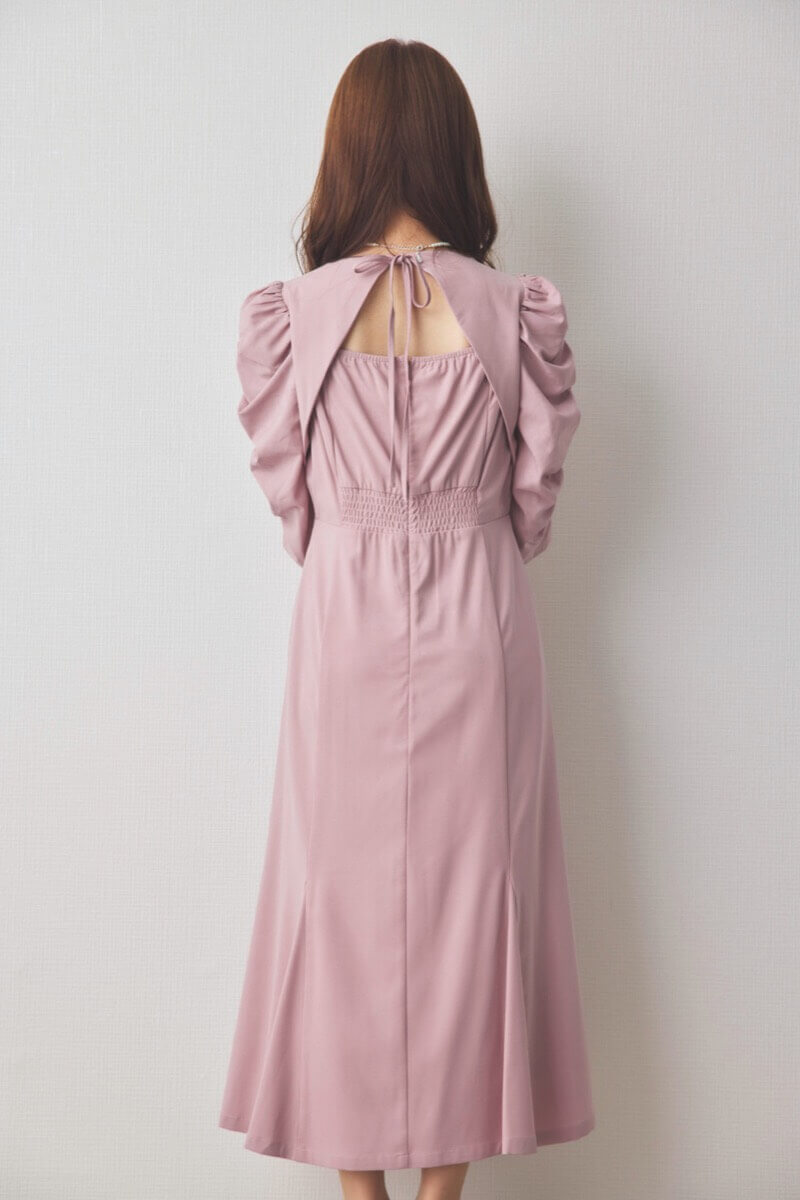 ピンクのギャザースリーブバックシャンドレス