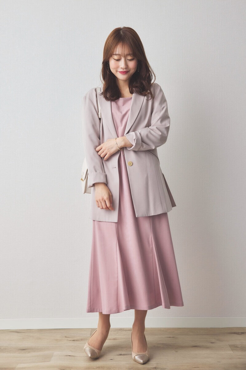 ピンクのギャザースリーブバックシャンドレス