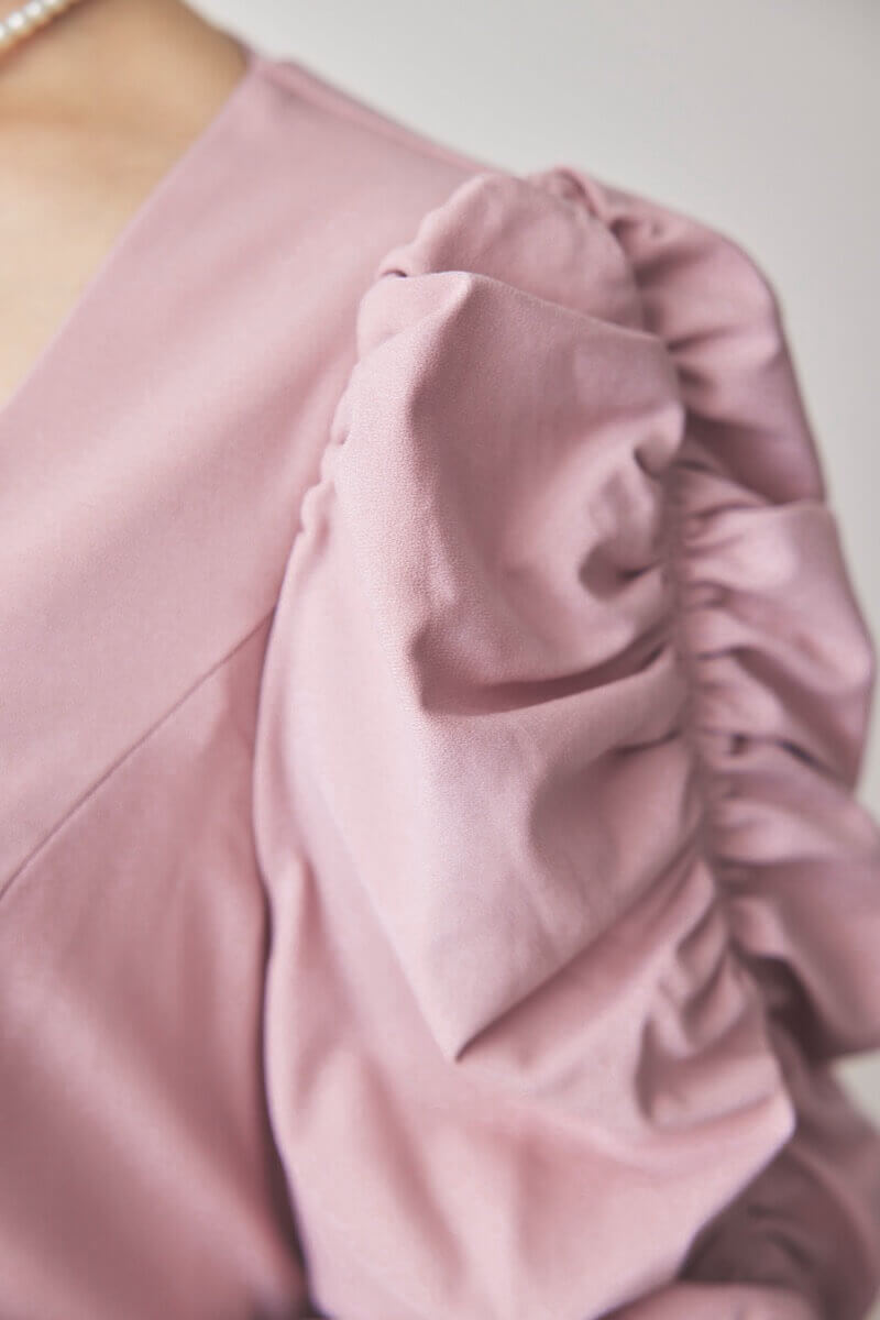 ピンクのギャザースリーブバックシャンドレス