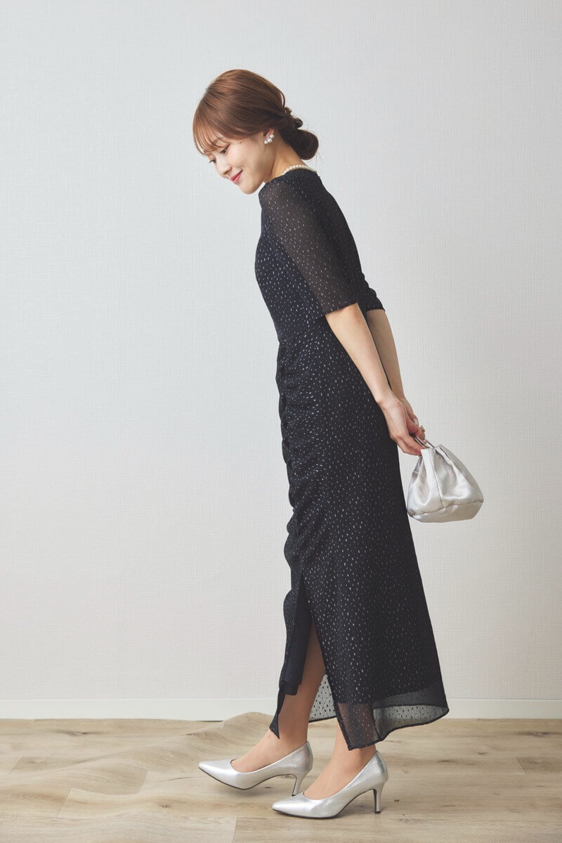 ブラックのラメドビースリットドレス