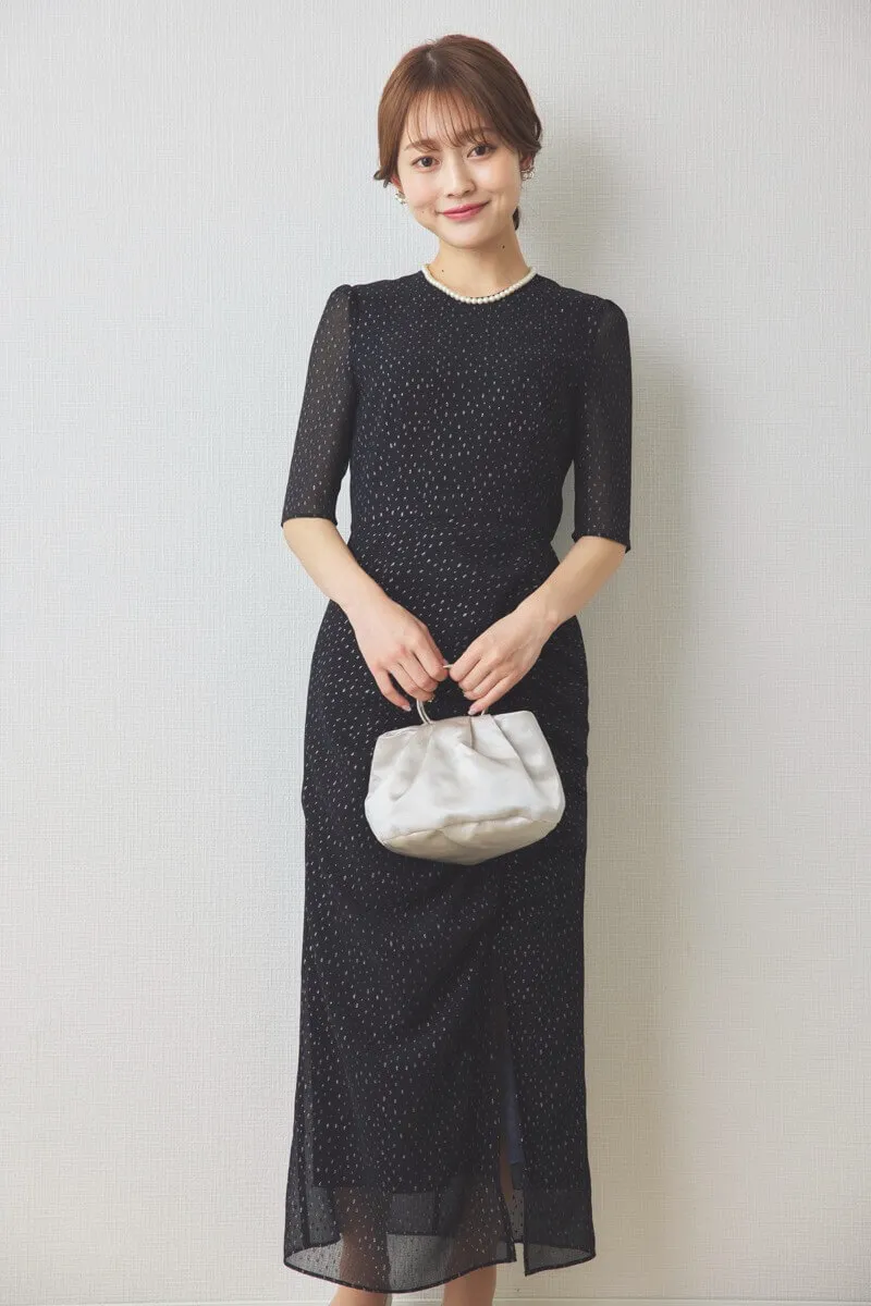 ブラックのラメドビースリットドレス