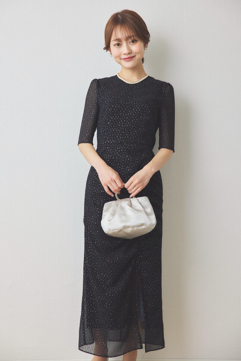 ブラックのラメドビースリットドレス