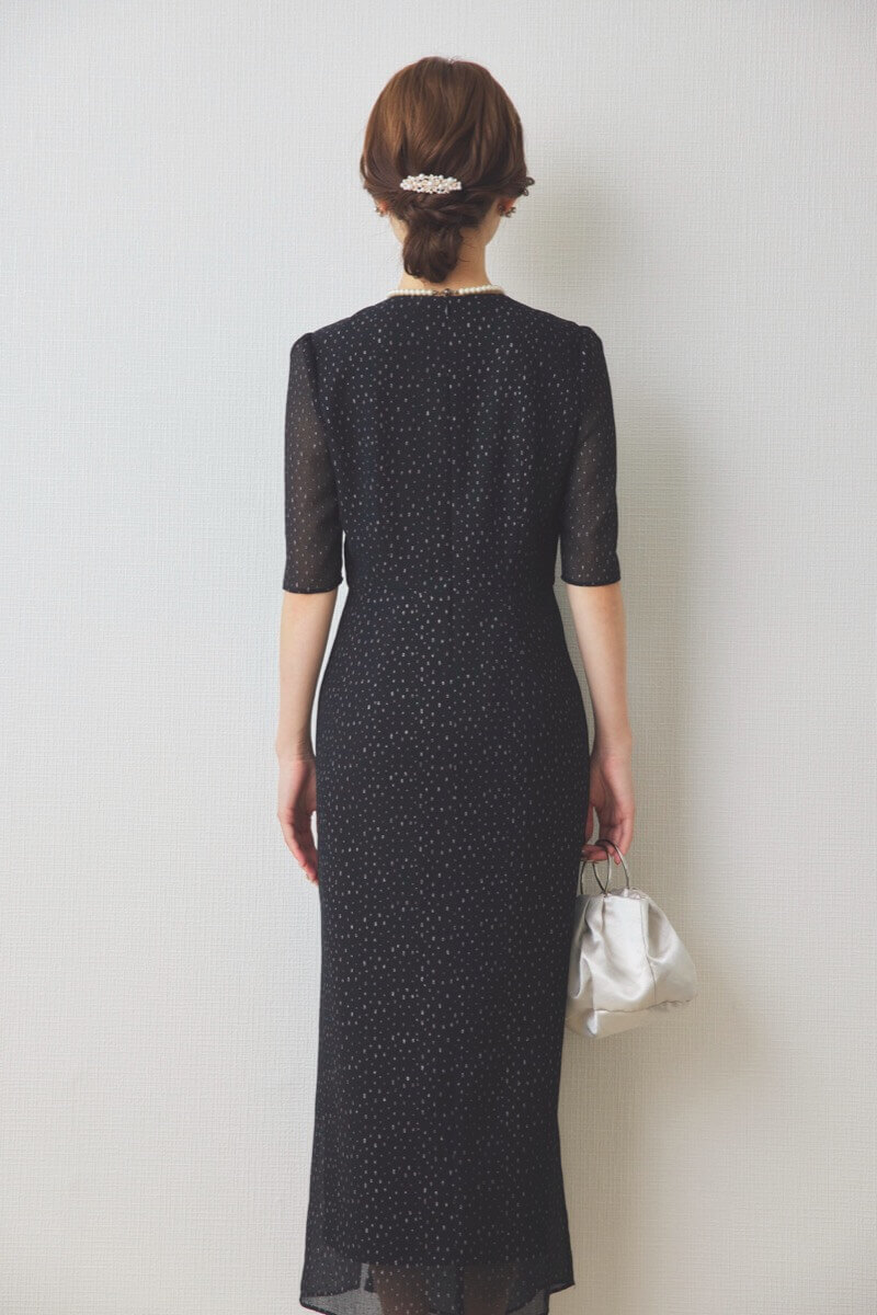 ブラックのラメドビースリットドレス