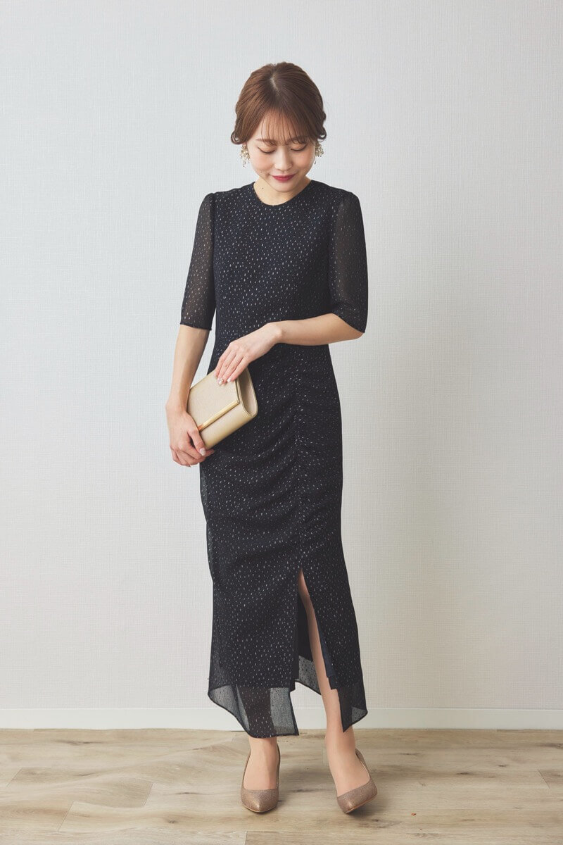 ブラックのラメドビースリットドレス