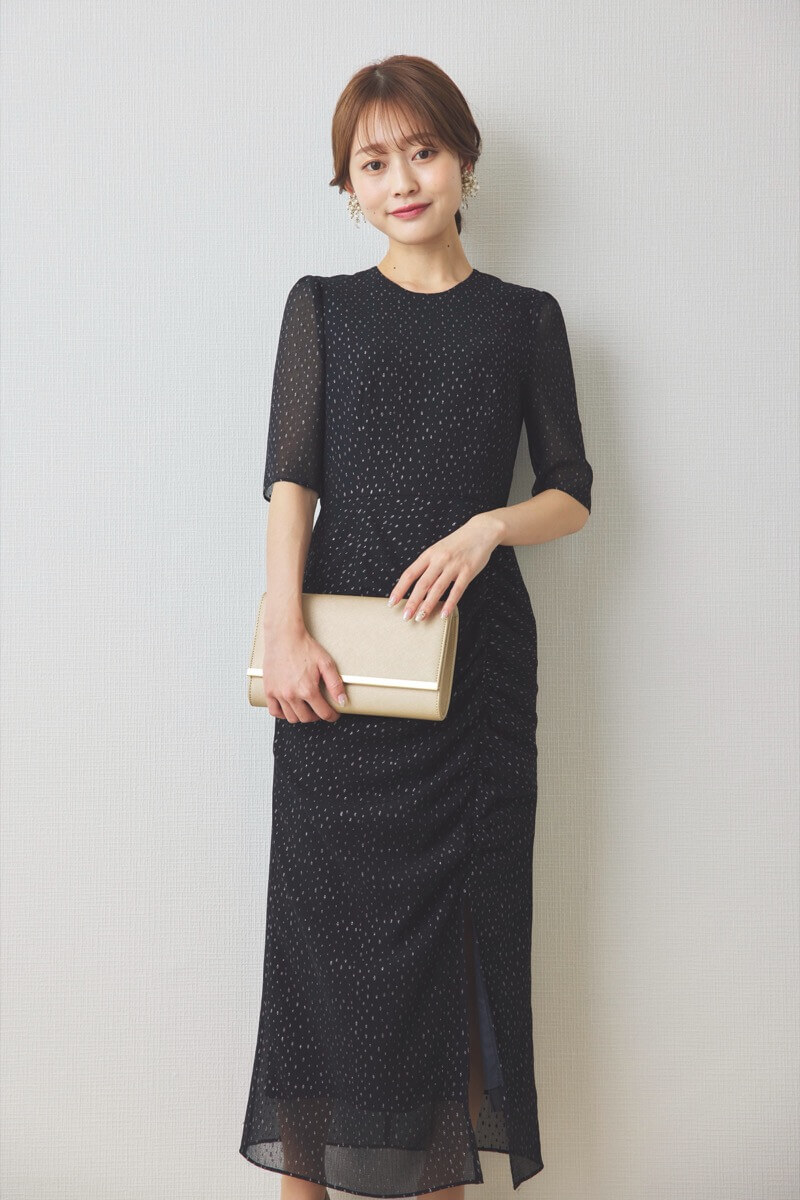 ブラックのラメドビースリットドレス