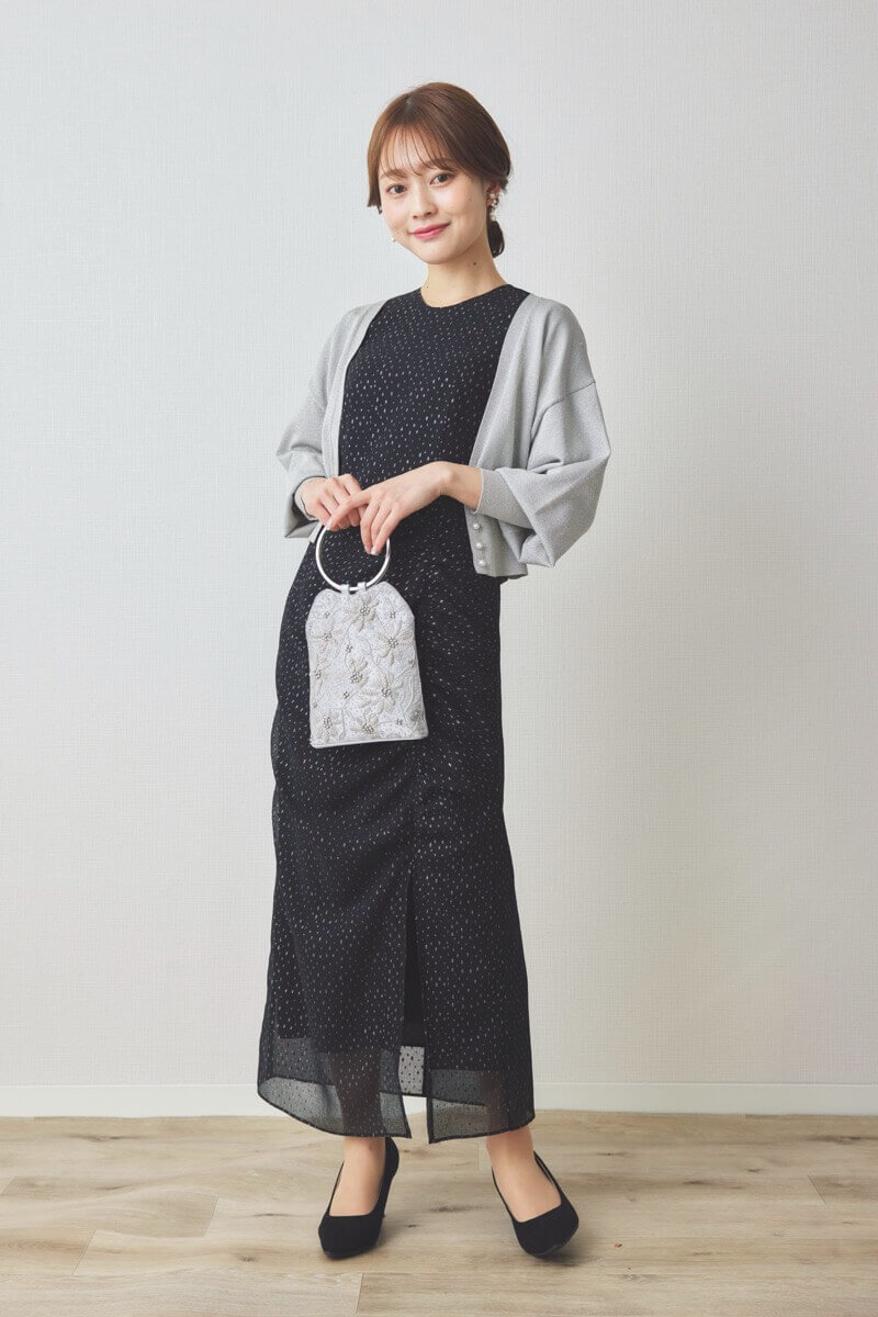 ブラックのラメドビースリットドレス