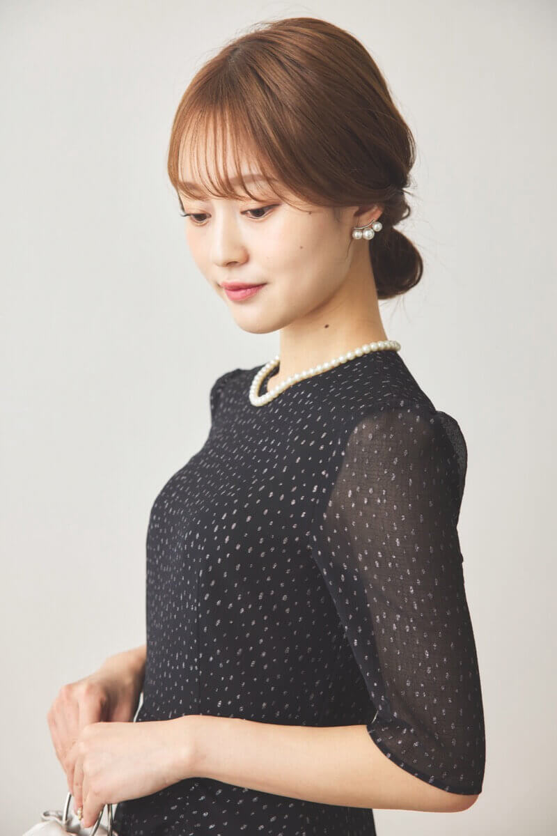 ブラックのラメドビースリットドレス