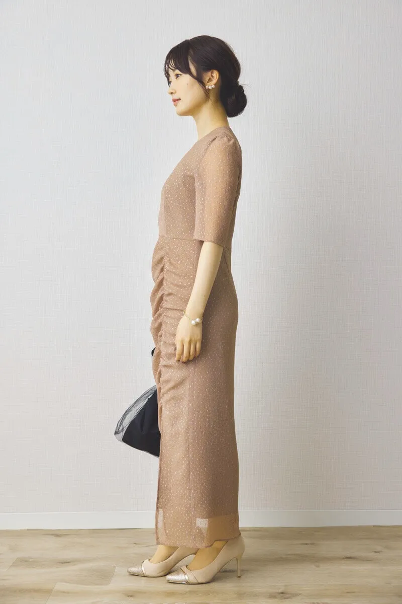 ベージュのラメドビースリットドレス