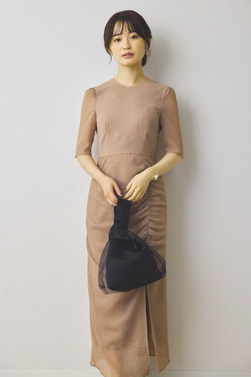 ベージュのラメドビースリットドレス