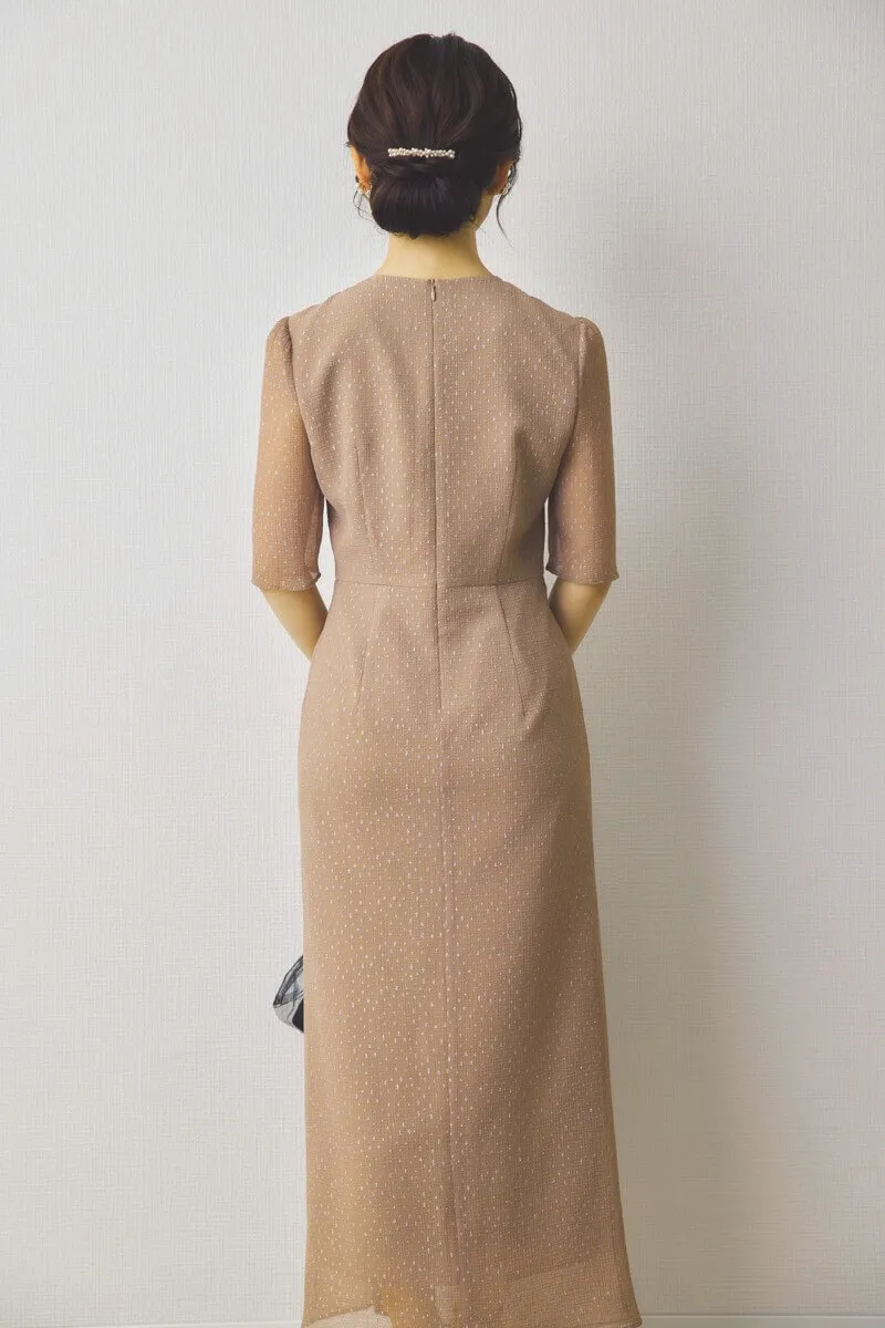 ベージュのラメドビースリットドレス