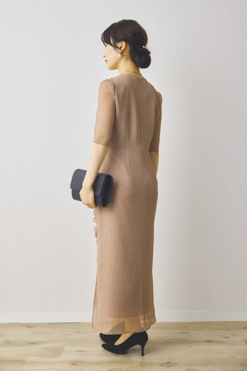 ベージュのラメドビースリットドレス
