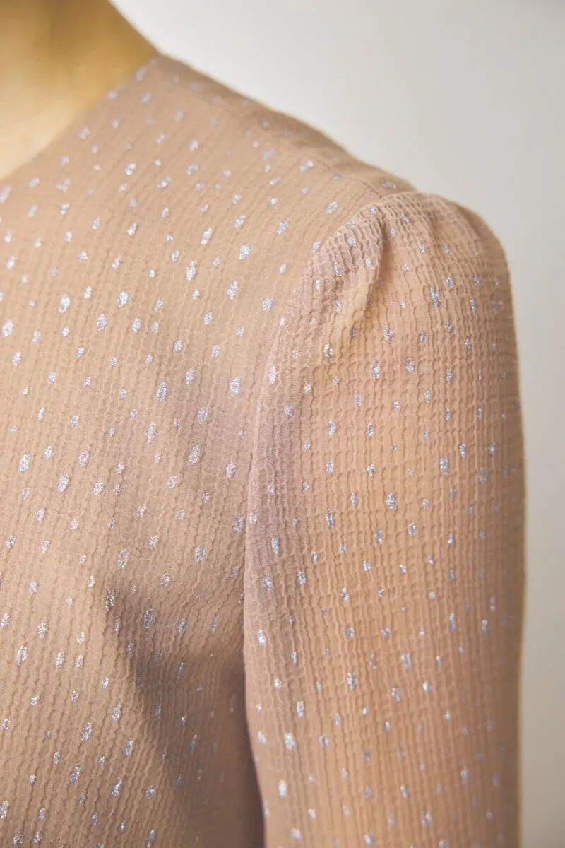 ベージュのラメドビースリットドレス