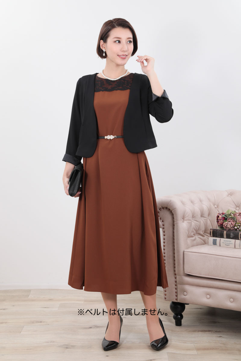 ブラウンのバックプリーツノースリーブドレス