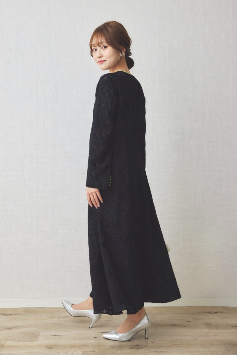 ブラックのジャガードフレアドレス