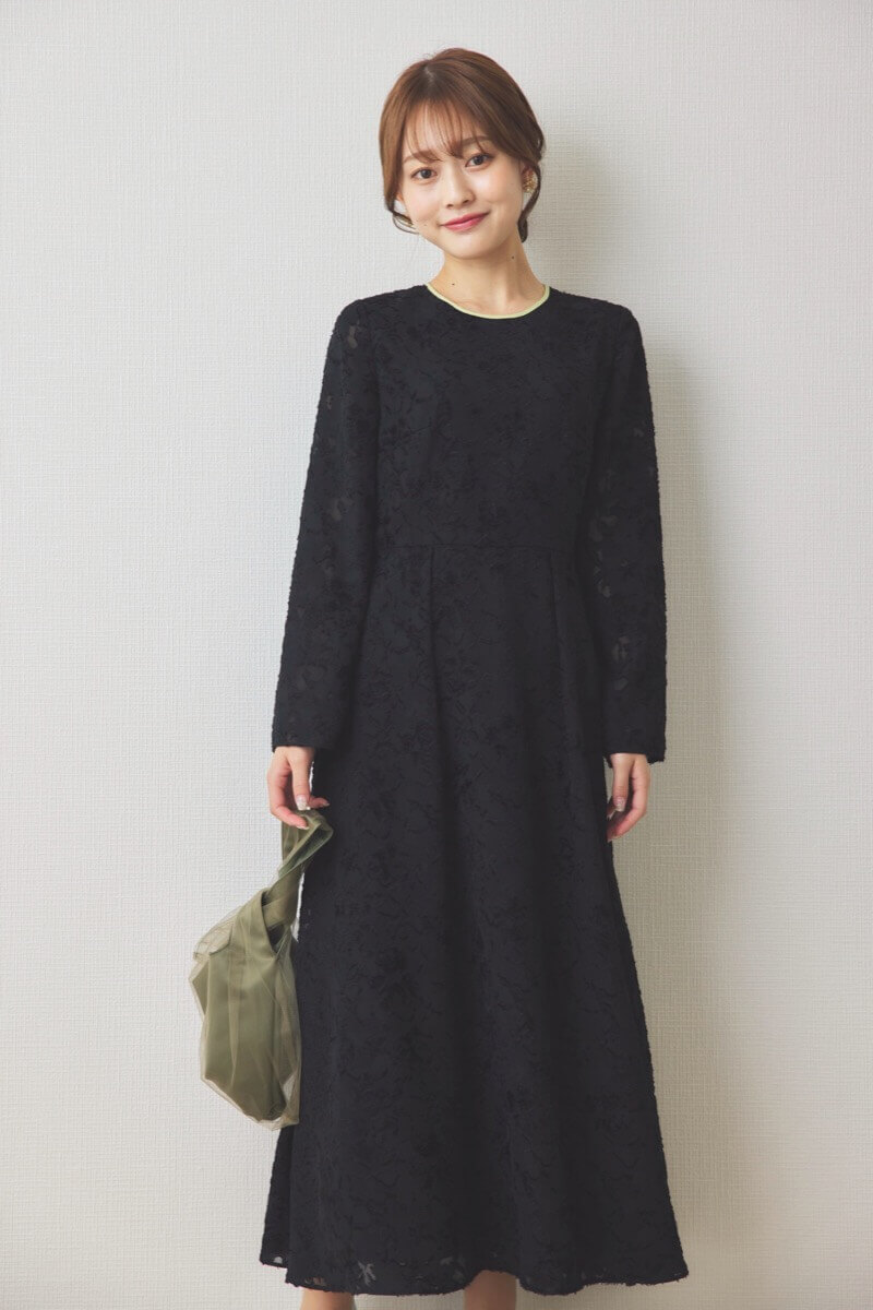 ブラックのジャガードフレアドレス