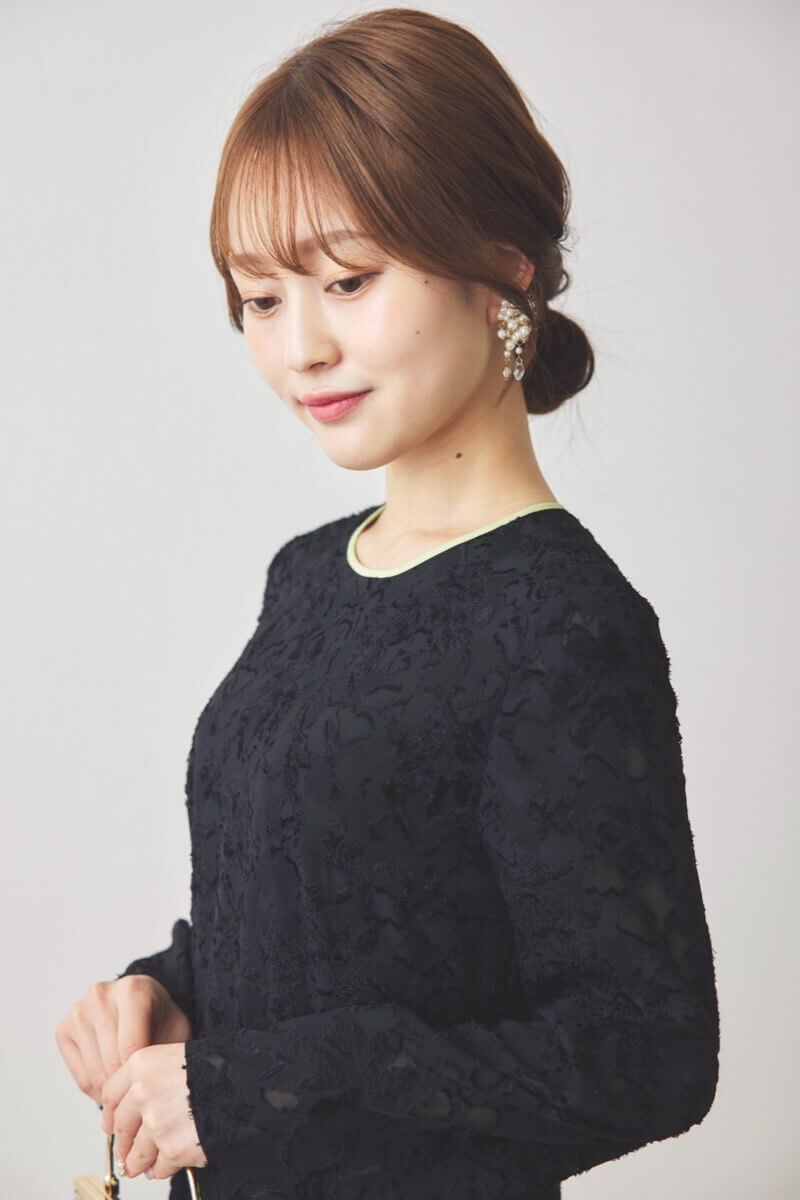 ブラックのジャガードフレアドレス