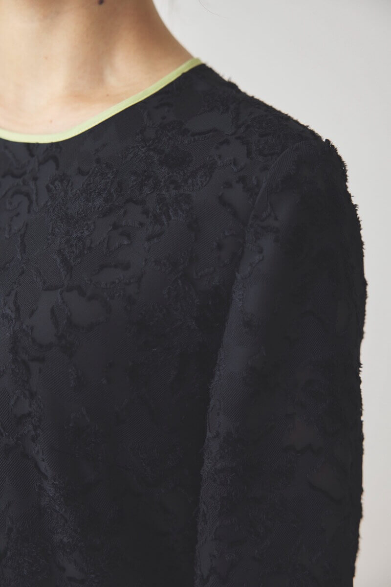 ブラックのジャガードフレアドレス