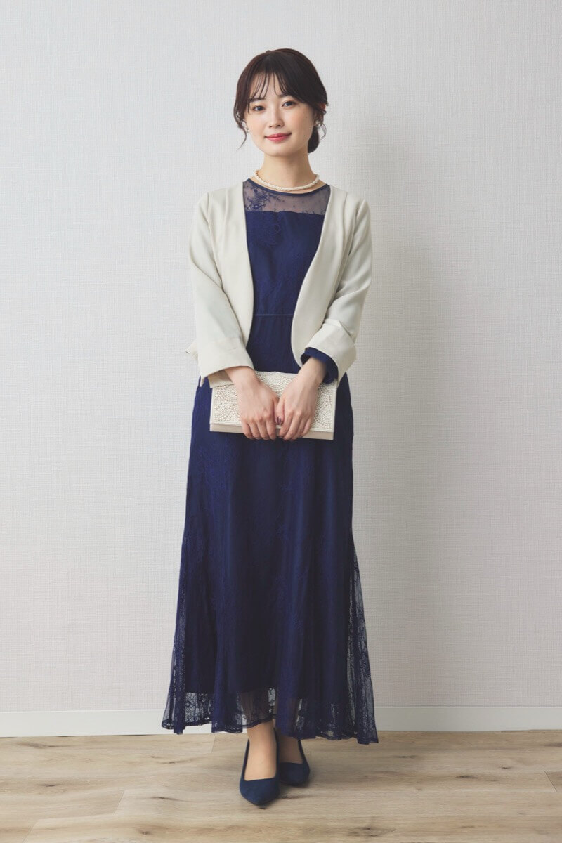 ネイビーのバックリボン総レースドレス