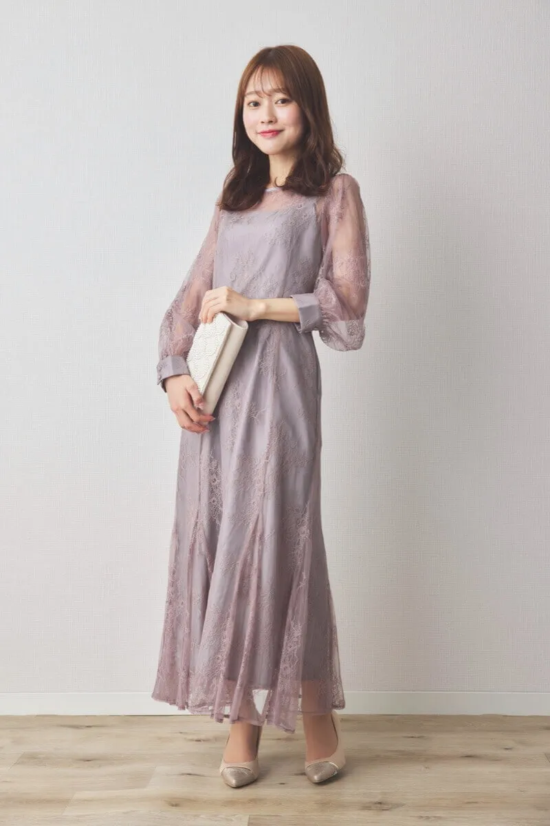 グレージュのバックリボン総レースドレス