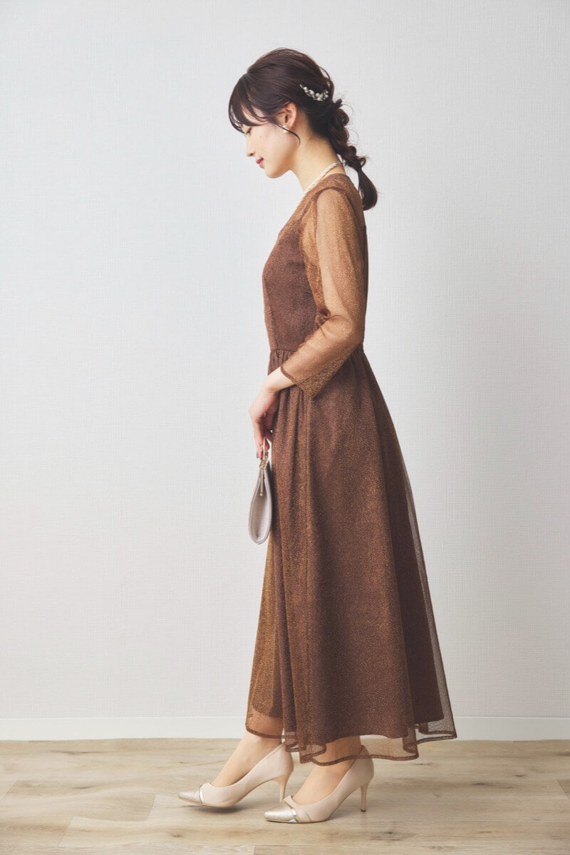 ブラウンのラメチュールドレス