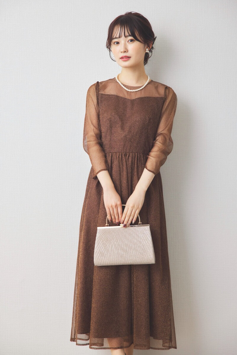 ブラウンのラメチュールドレス