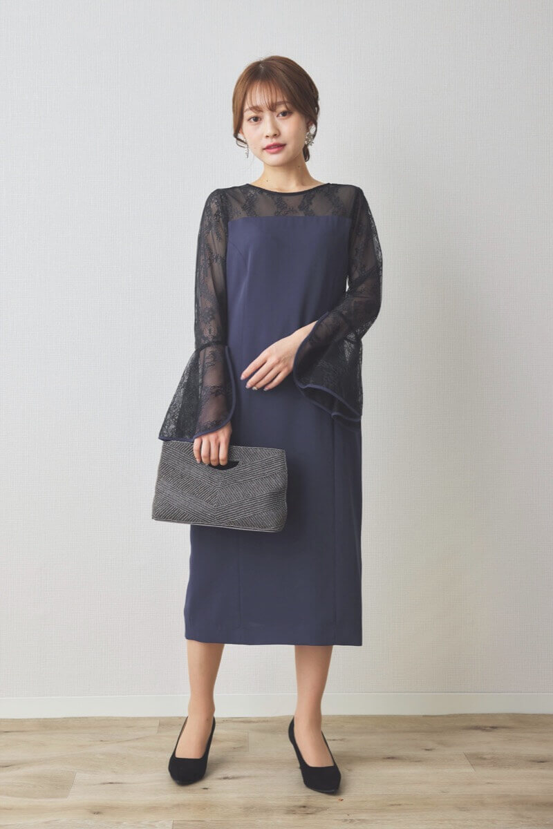 ブルーのフレアスリーブIラインドレス