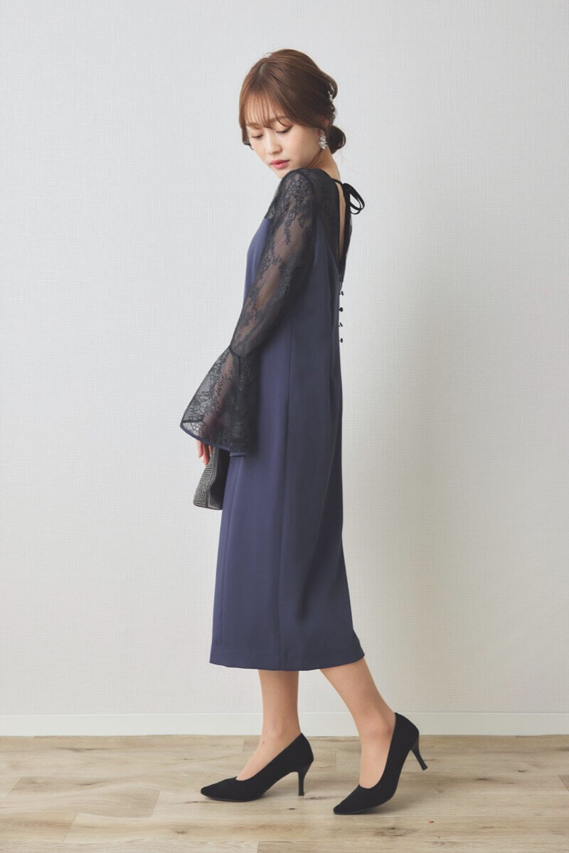 ブルーのフレアスリーブIラインドレス