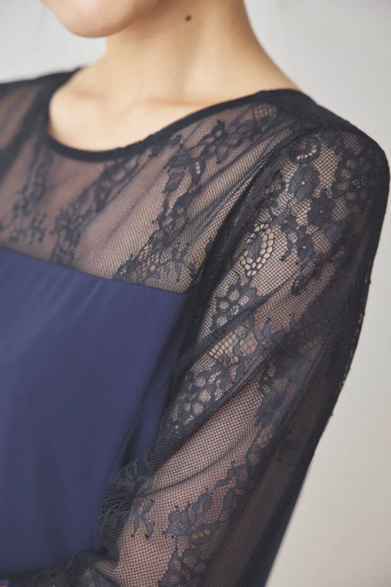 ブルーのフレアスリーブIラインドレス